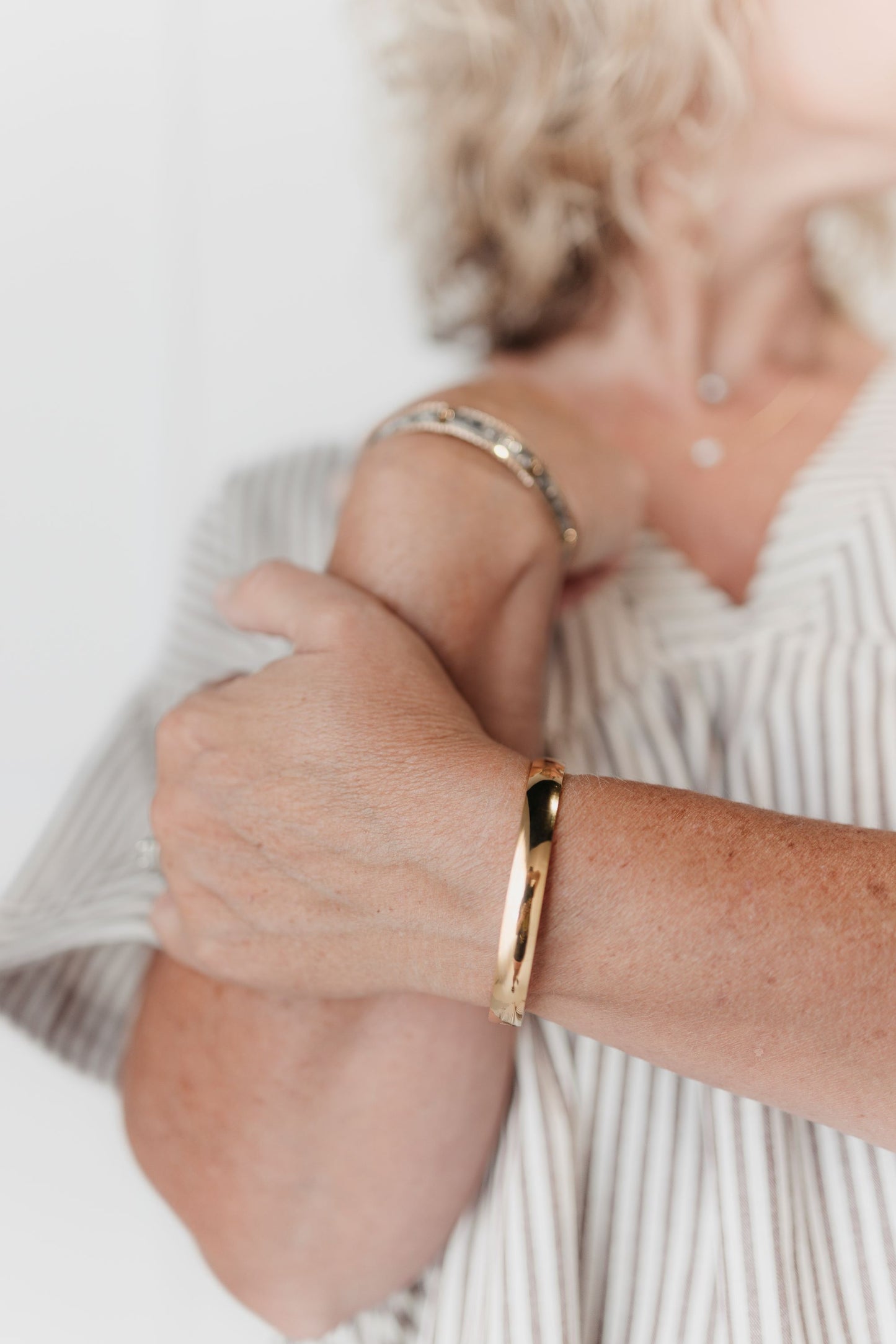 CHANSUTTPEARLS - GEMMA BANGLE - GOLD